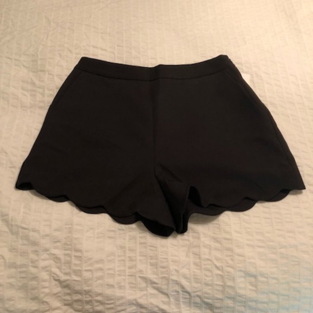 ☀️3 FOR $30, SUMMER SALE! 
Pocketed Scalloped Shorts